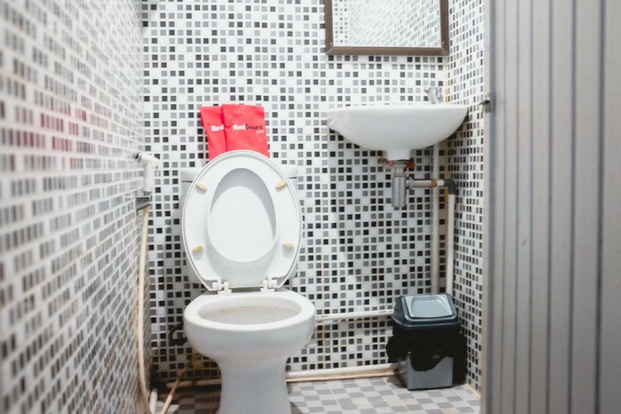 Reddoorz Plus Near Palembang Indah Mall Екстер'єр фото